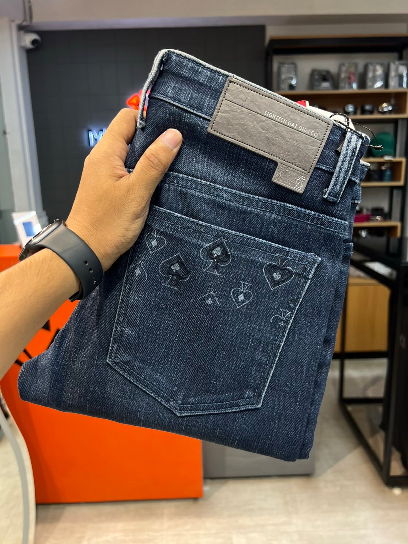 M.JEANS