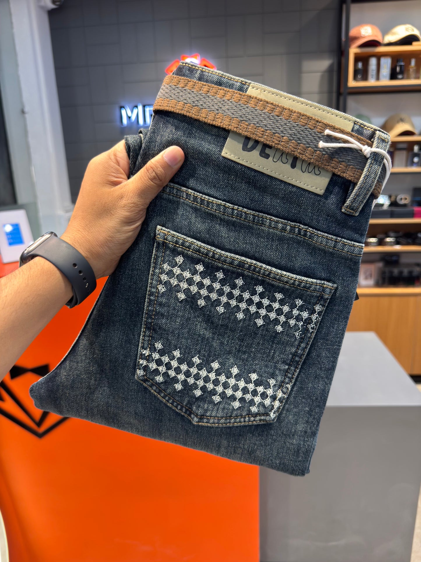 M.JEANS