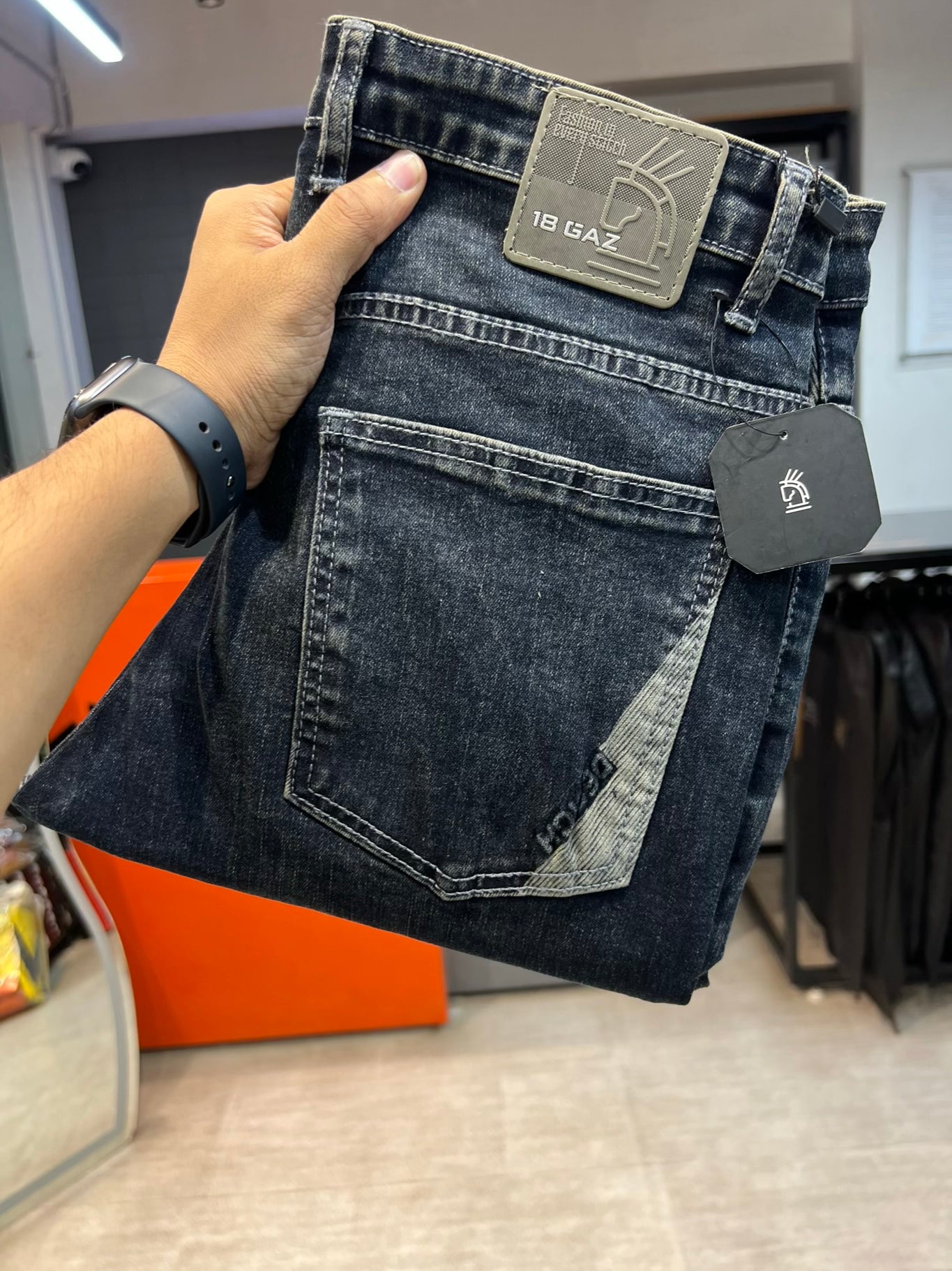 M.JEANS