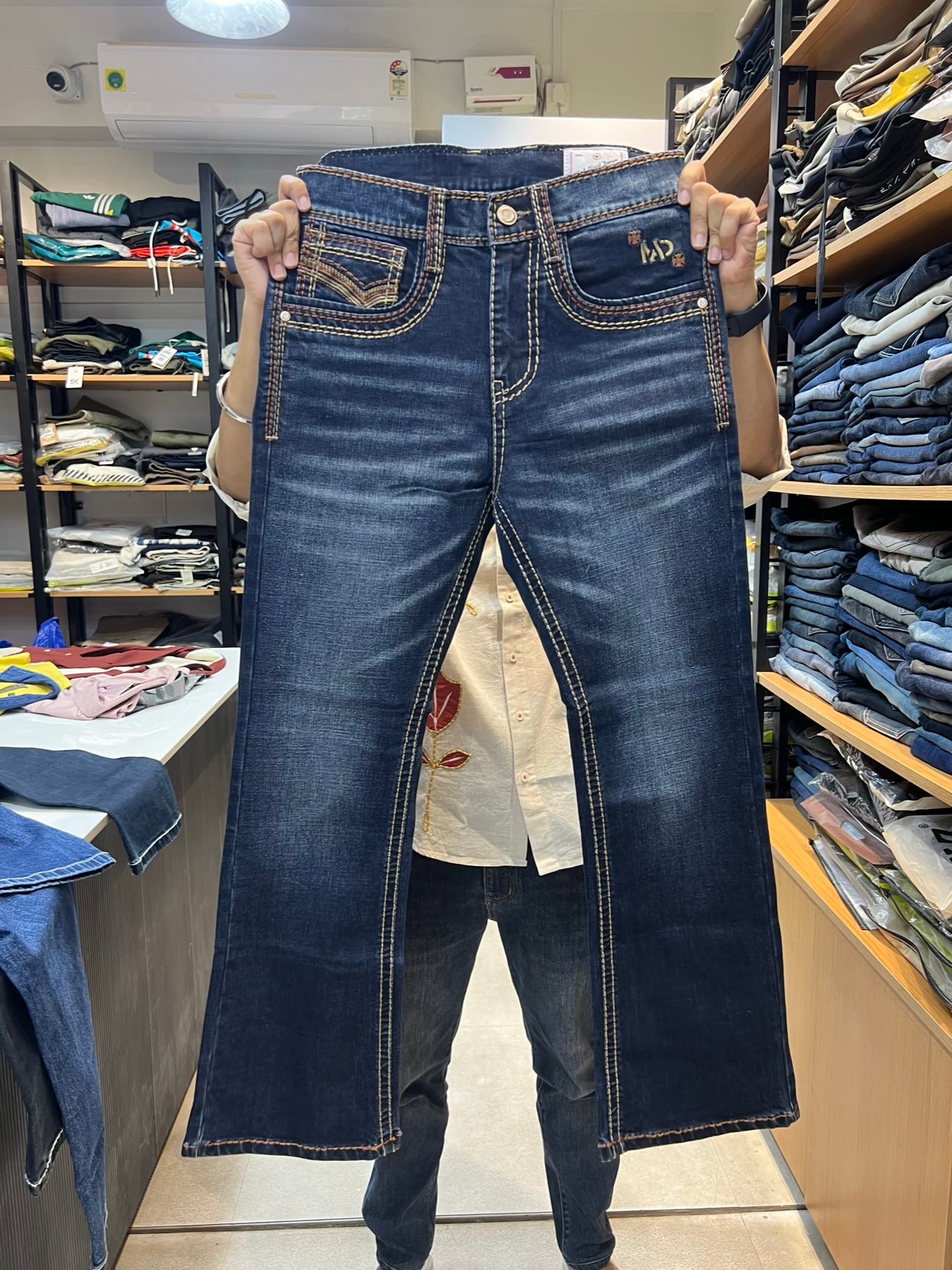 M.JEANS