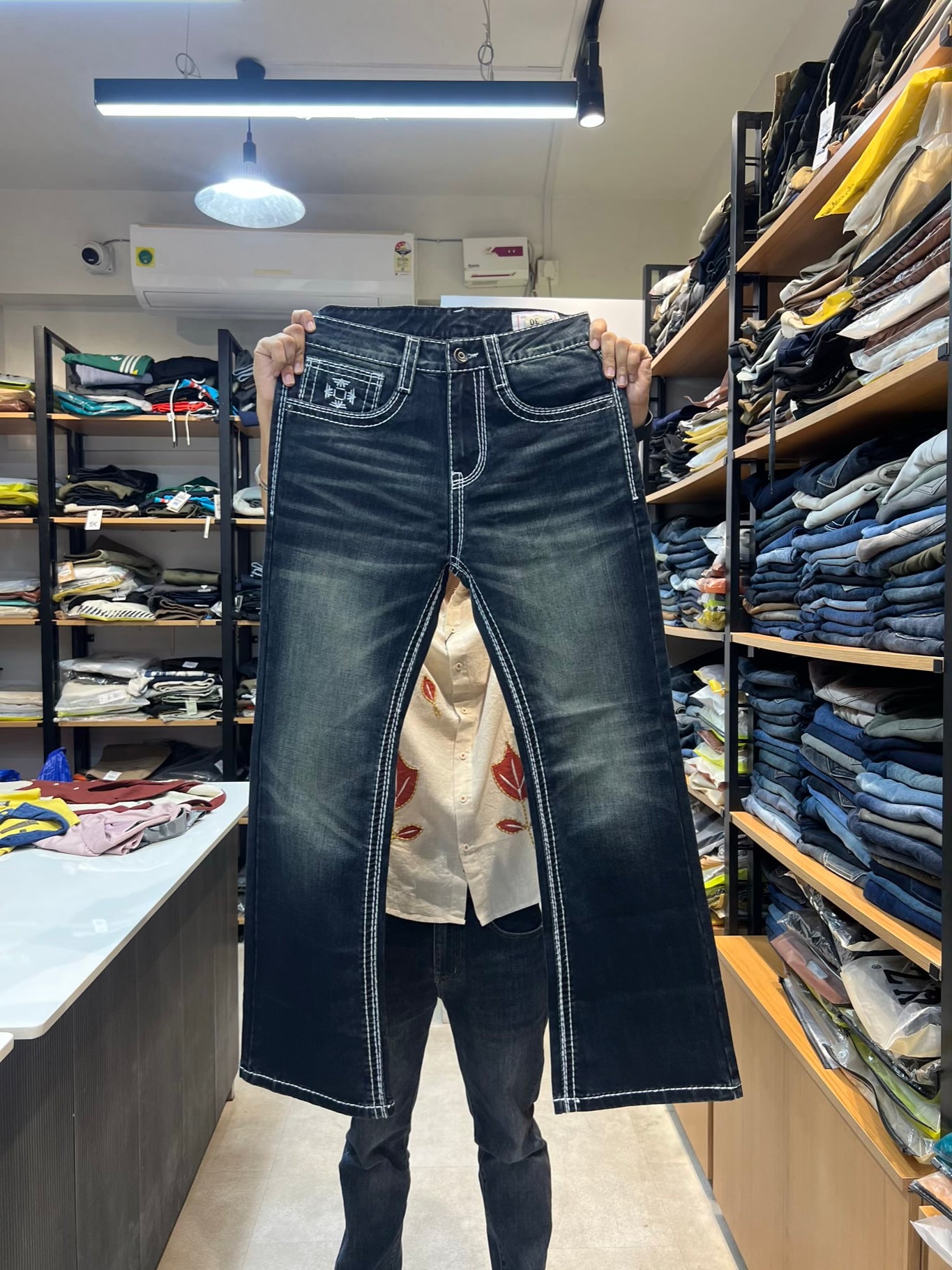 M.JEANS
