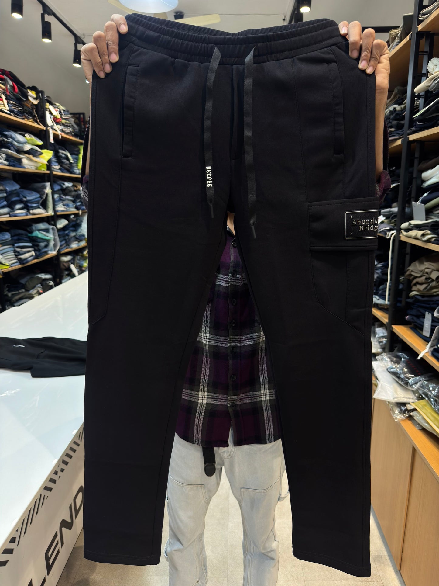 M.TRACKPANT
