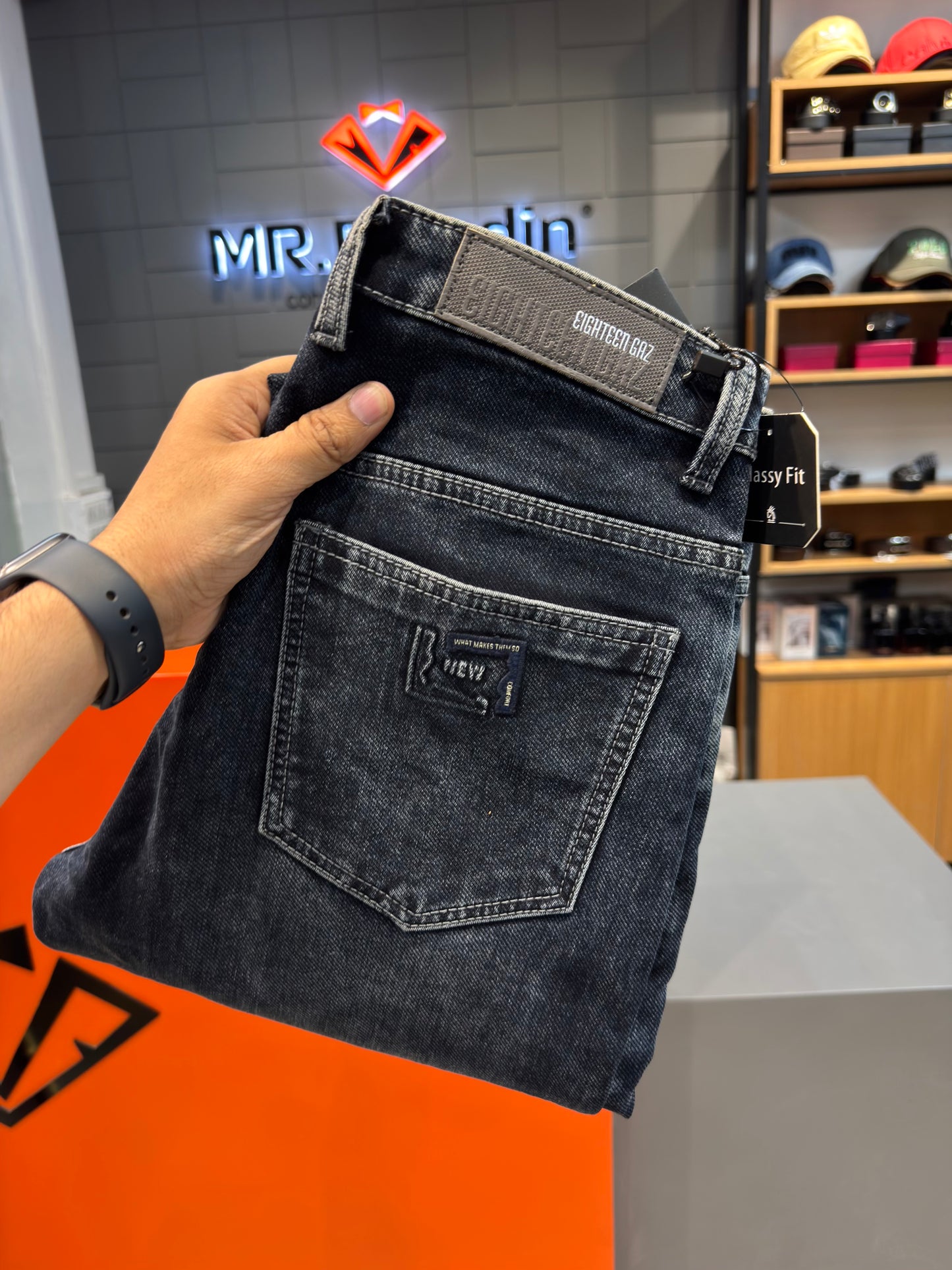 M.JEANS