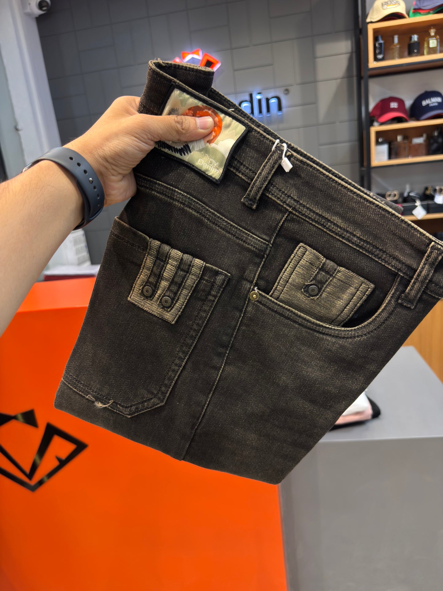 M.JEANS