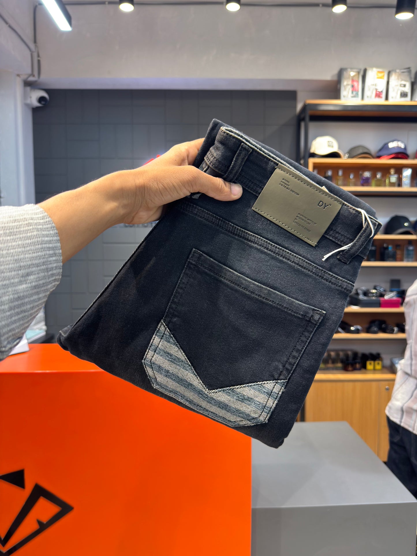 M.JEANS